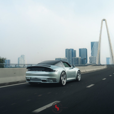 Porsche Targa 4s 992.1 by HForged 21/22 inch